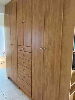 Large Sunny 3 bedroom home in great neighbourhood - 1