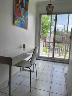 Large Sunny 3 bedroom home in great neighbourhood - 3