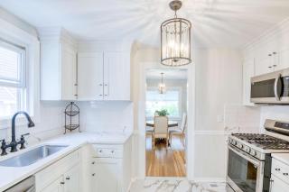 Farmhouse Fresh 4BR Retreat - 2