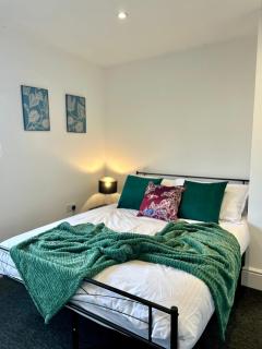 Group Stay Paradise 7 Bedrooms, All with En-Suites - Canterbury - 8