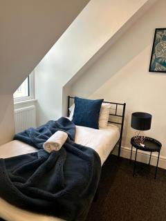 Group Stay Paradise 7 Bedrooms, All with En-Suites - Canterbury - 2