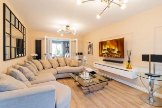 Three Bedroom Birmingham Stay Free Parking Perfect for Families Travellers Professionals M6 - 4