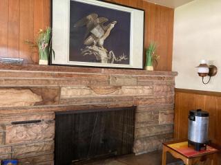 Highland Manor Motel - 1