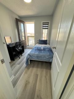 Elegant 4 Bedroom, 4 Bath Close to Trinity Commons Brampton Minimum 28 Nights Stay - Brampton - 3