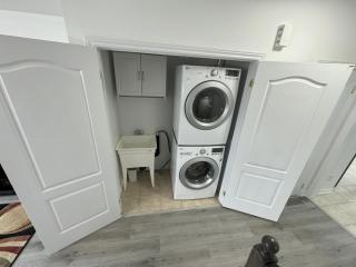 Elegant 4 Bedroom, 4 Bath Close to Trinity Commons Brampton Minimum 28 Nights Stay - 2