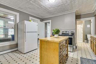 Home with Private Hot Tub Less Than 1 Mi to Auburn Riverwalk - Auburn - 5