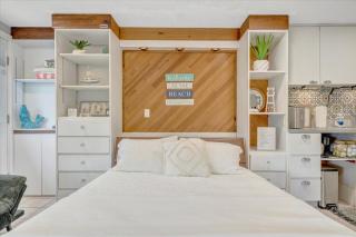 Waterfront Corner Suite Heated Pool Near Beach - 9