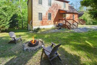 Wooded Cabin Escape w Fire Pit & Family Ready - Morton Grove - 9