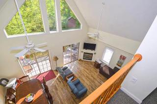 Wooded Cabin Escape w Fire Pit & Family Ready - Morton Grove - 2