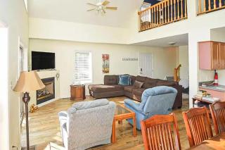 Wooded Cabin Escape w Fire Pit & Family Ready - Morton Grove - 3