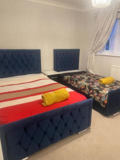 Home for Family, Contractors & Tourists! - Kent - 0