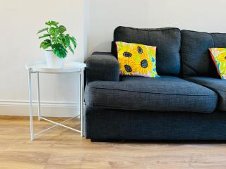 Two Bedroom Flat for Six Guests - 1