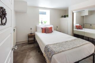 Chic Lower-Level Stay - Prime Walkable Locale - 6