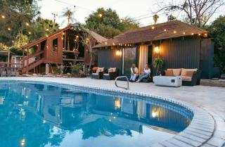 Sunny Days Tiny House with private entrance, pool and view - 8