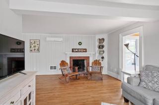 Charming Kennebunk Cape - Walk to Dock Square! - 8