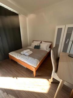 Affordable Top floor 2BR nightlife location in Center and yet Quite Sleep - Praga - 2
