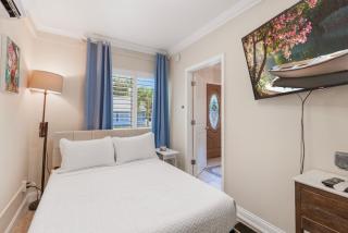 Private Villa With Courtyard - Clearwater - 7