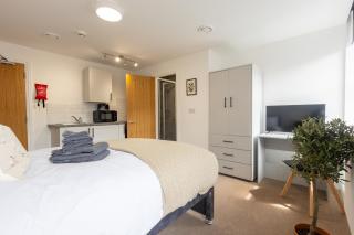 St James Court Aparthotel - 9