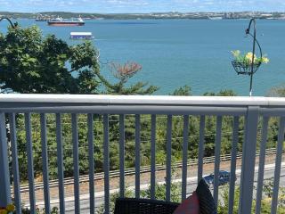 Entire Cozy Apartment with Share Jacuzzi to Enjoy Amazing Views - Halifax - 9
