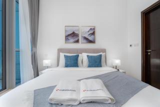 Charming 1 Bedroom Marina View - 2