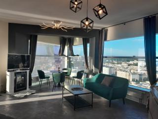SEA TOWERS PENTHOUSE at 28 last floor!!! PANORAMIC Sea & City frontal Views from GLASS CORNER TRIANGLE!!! 75m2! Terrace - 4