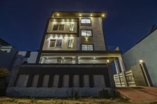 Townhouse Ekana Inn - 9