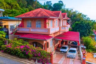 Carolyn's View Guesthouse - Port of Spain - 9
