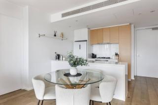'Riverside Lustre' Chic Resort-Style Escape by Crown - Melbourne - 8
