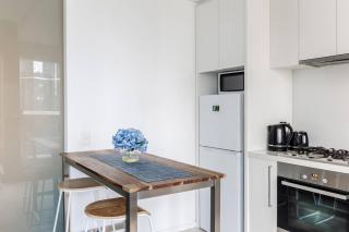 Urban Cocoon - Cosy Riverside Pad with Pool and Sauna - 3