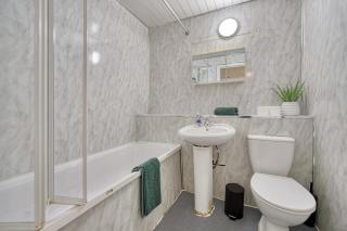 2BR City Flat Steps to Uni and Sauchiehall with Parking - Glasgow - 7