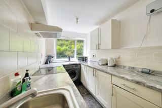 2BR City Flat Steps to Uni and Sauchiehall with Parking - Glasgow - 1