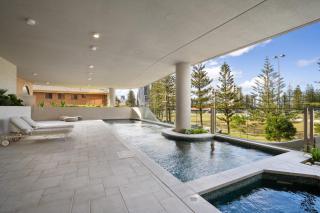 Marella Broadbeach City Views & Steps to the Sand - Gold Coast - 5