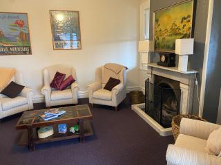 The Rooster Restaurant and Jamison Guesthouse - 4