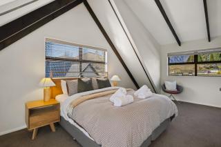 Sunset Lakehouse - 1