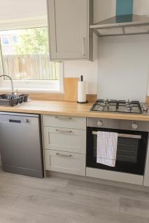 3BR Family House with Free Parking in West Lothian - Whitburn - 1