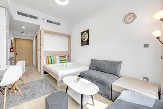 Waves - Stylish and Comfy Couples Retreat Apt with Balcony - 1