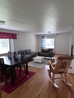 Villa Leaf - - 9