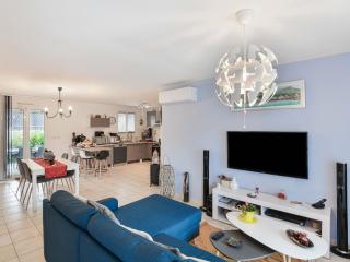 Zen room in shared home with pool owner-on site - 9