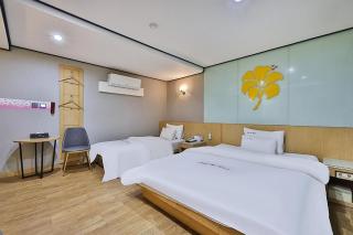 Motel Flower - 1