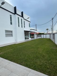 Blue Moon House - 1