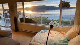 Beachbreeze Panoramic Oceanview Home 4BR 3BA Romantic Sunrise Sunset - Mill Bay - 6