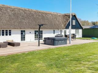 Idyllic Thatched Cottage Retreat-By Traum - Gedser - 0