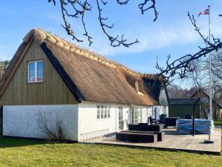 Idyllic Thatched Cottage Retreat-By Traum - 6