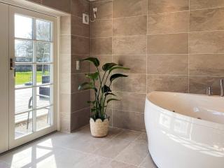 Idyllic Thatched Cottage Retreat-By Traum - 2