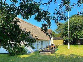 Idyllic Thatched Cottage Retreat-By Traum - 4