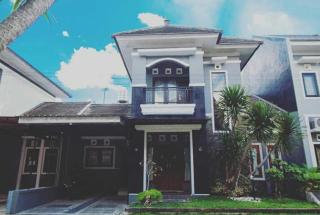 Stylish House Near Pakuwon Mall - 0