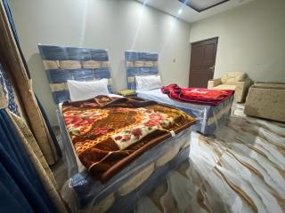 Decent Luxury Guest House F-10 - 5
