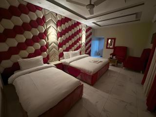 Decent Luxury Guest House F-10 - 9