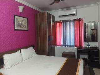 French Avenue - Kallāyi - 5