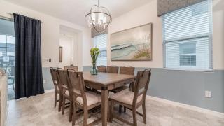 Private 5 Bed 4.5 Bath Townhome - Cozy family vacation home sleeps up to 11 guests - 4